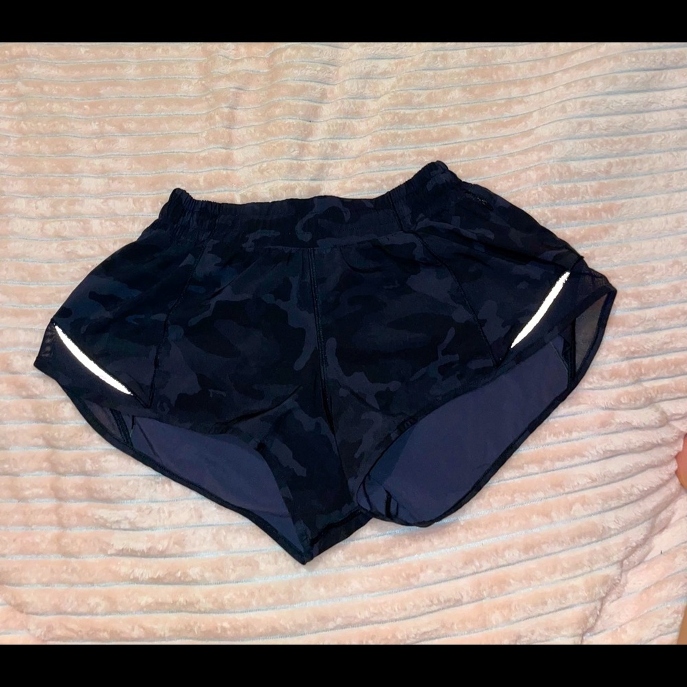 Lulu lemon high rise hotty hot shorts!ONLINE ONLY!